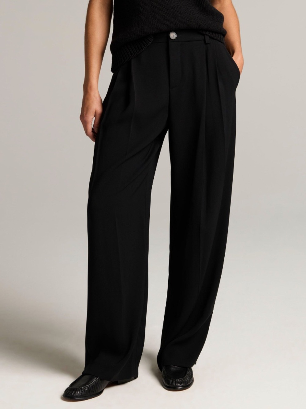 Vince Drop-Waist Pleated Crepe Trouser Size 8